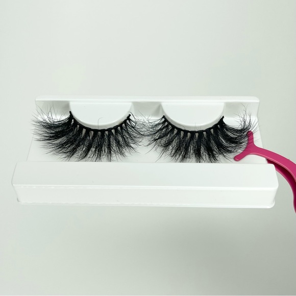 Fancy Lashes - Picture 2 of 2